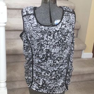 Nine West cami with gathered sides and piping